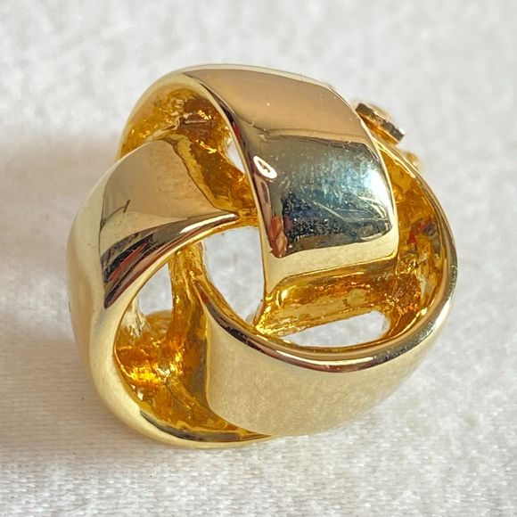 Stud Earrings Gold Tone Knotted Clip Ons - Picture 5 of 9